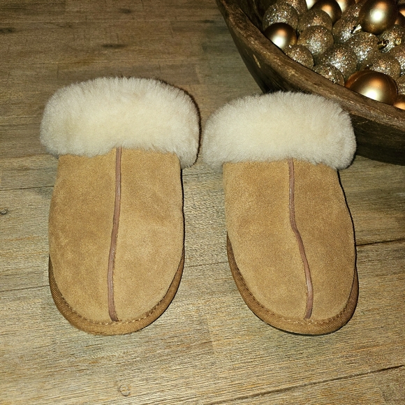 UGGS - Picture 7 of 8